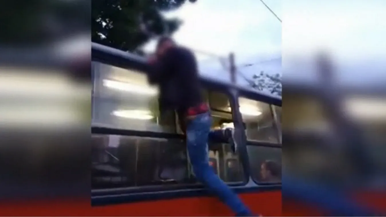 Megfagyott a levegő a 77-es trolin - Videó