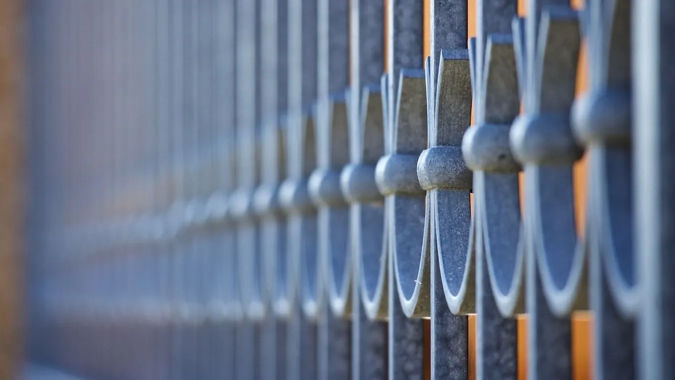 Az erkélyen lógott a 4 éves hódmezővásárhelyi kislány