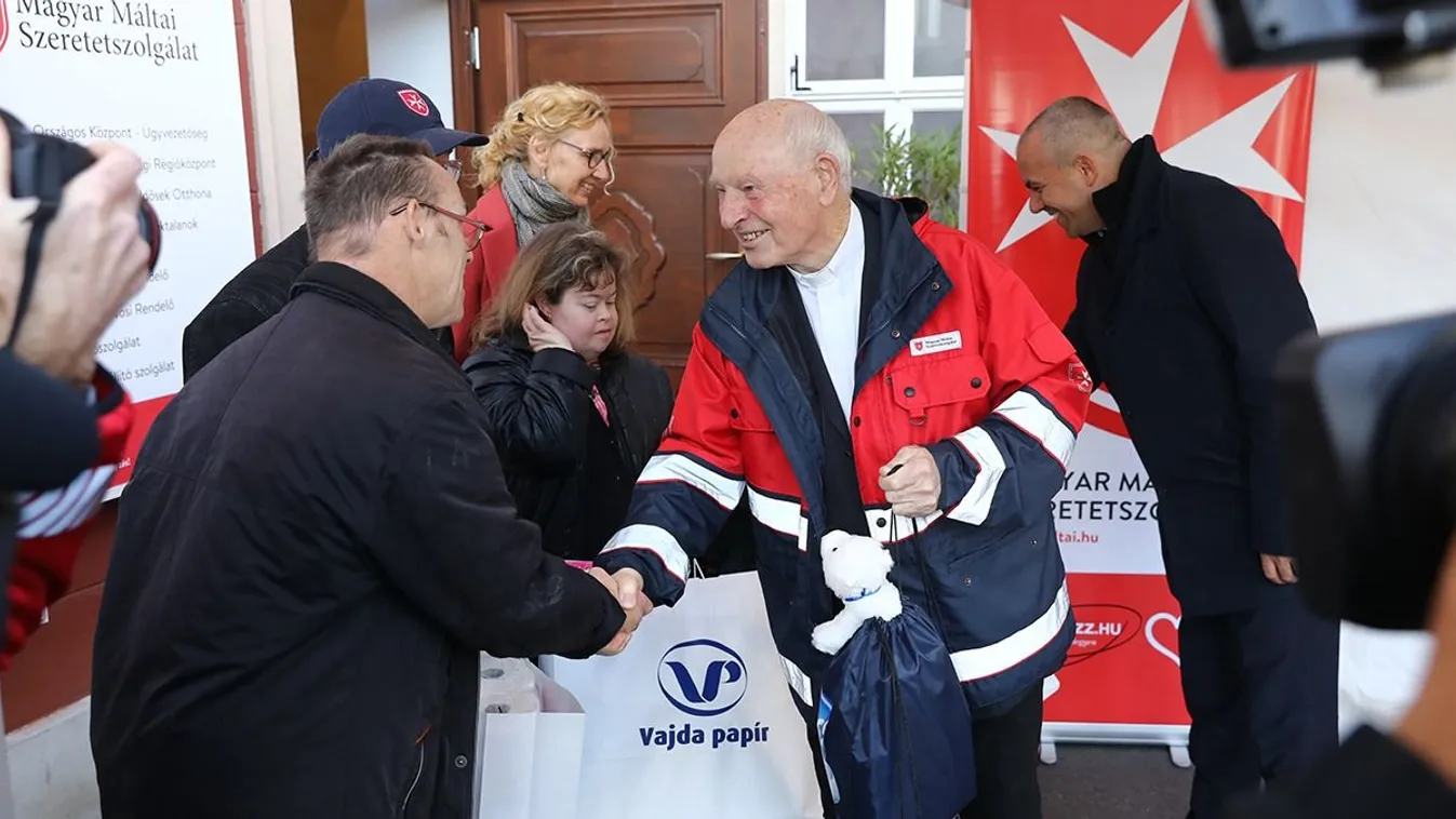 Kozma atya: a jó cselekedet minket is formál