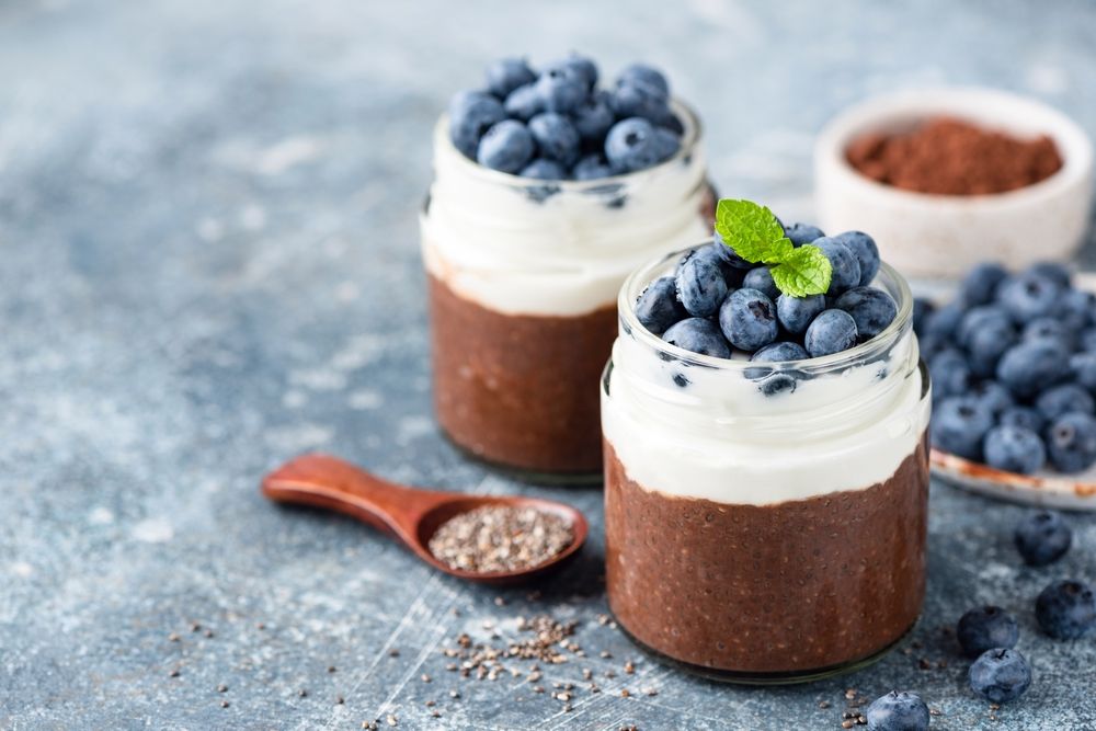 Chocolate,Pudding,And,Greek,Yogurt,Parfait,With,Blueberries,In,Glass