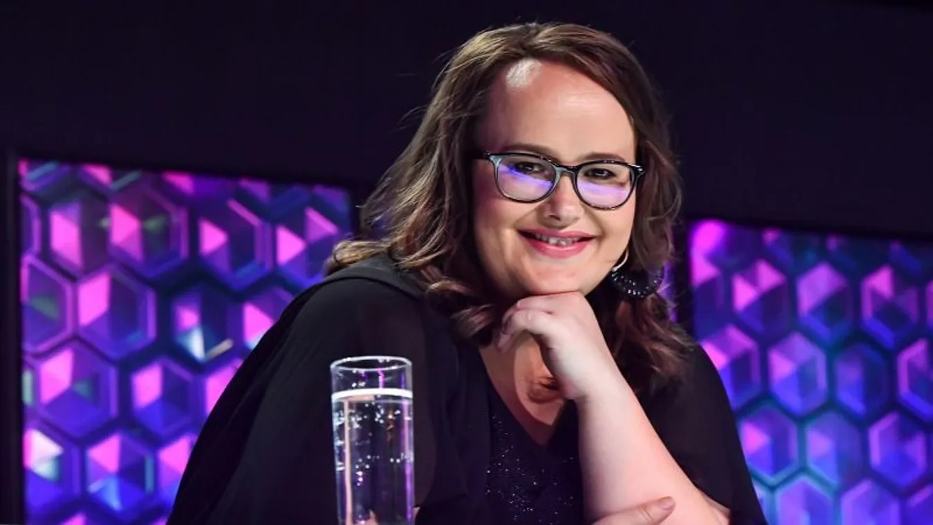 Balázs Andi: Kilöktek a villamosból a peronra