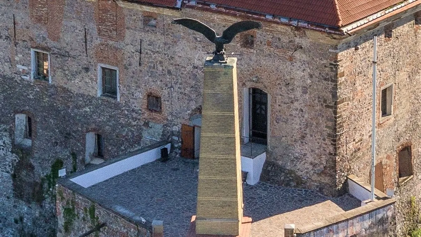 Kiderült, hová lett a munkácsi turulszobor