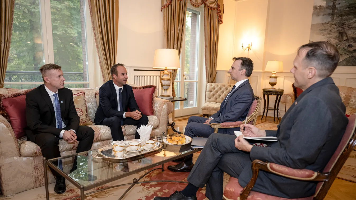 Le kell mondania az USA nagykövettel egyeztető  bíróknak!