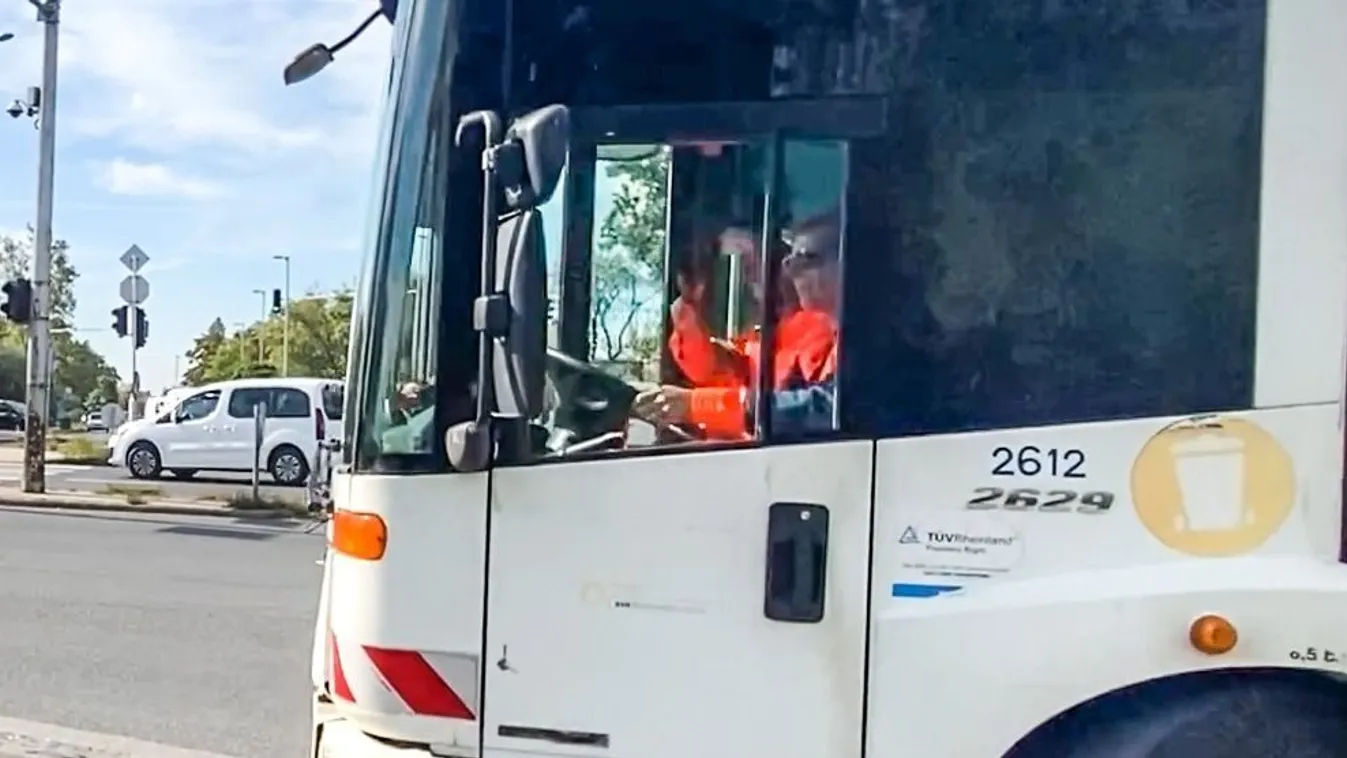 Ilyen stílusban tárgyalt Mártha Imre a kukásokkal