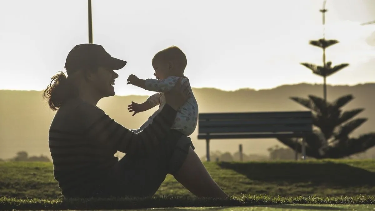 szülő, szülők, anya, anyuka, édesanya, kisgyermek, gyerek, örökbefogadó, nevelőszülő