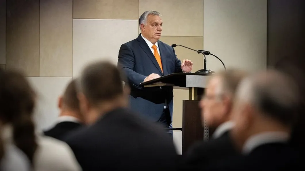 Orbán Viktor a német-magyar gazdasági fórum után az Union magyar futballsztárjához is ellátogatott