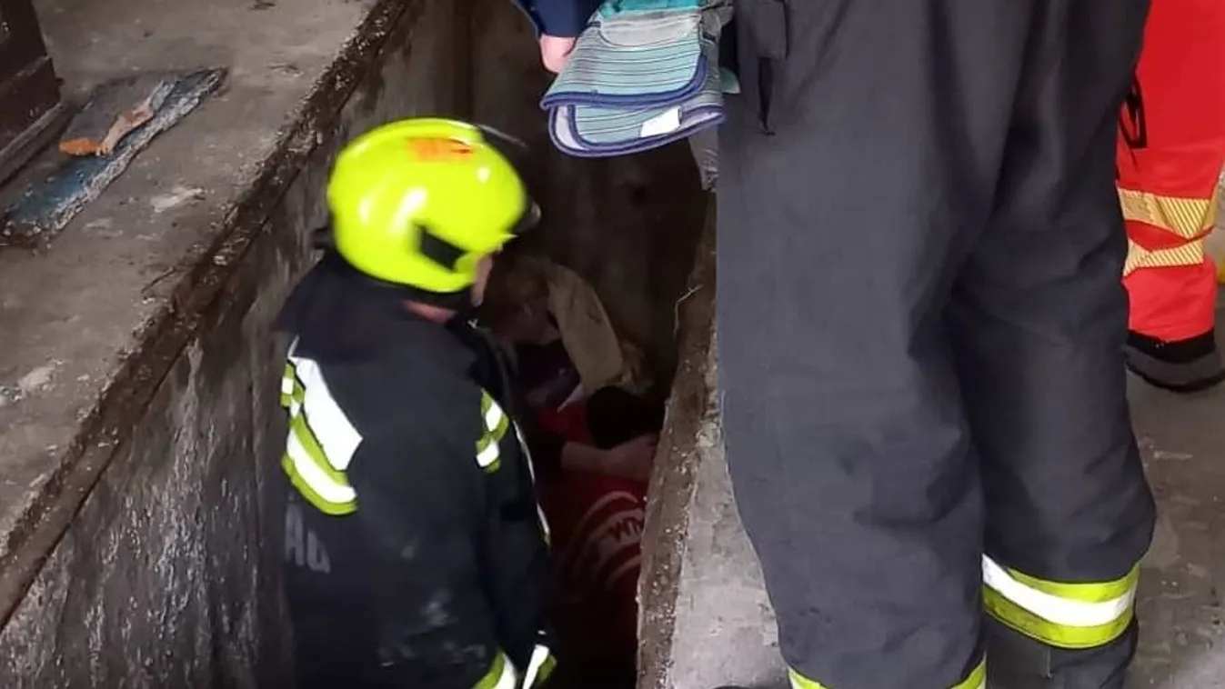 Szerelőaknába zuhant egy idős nő Pest megyében – fotók