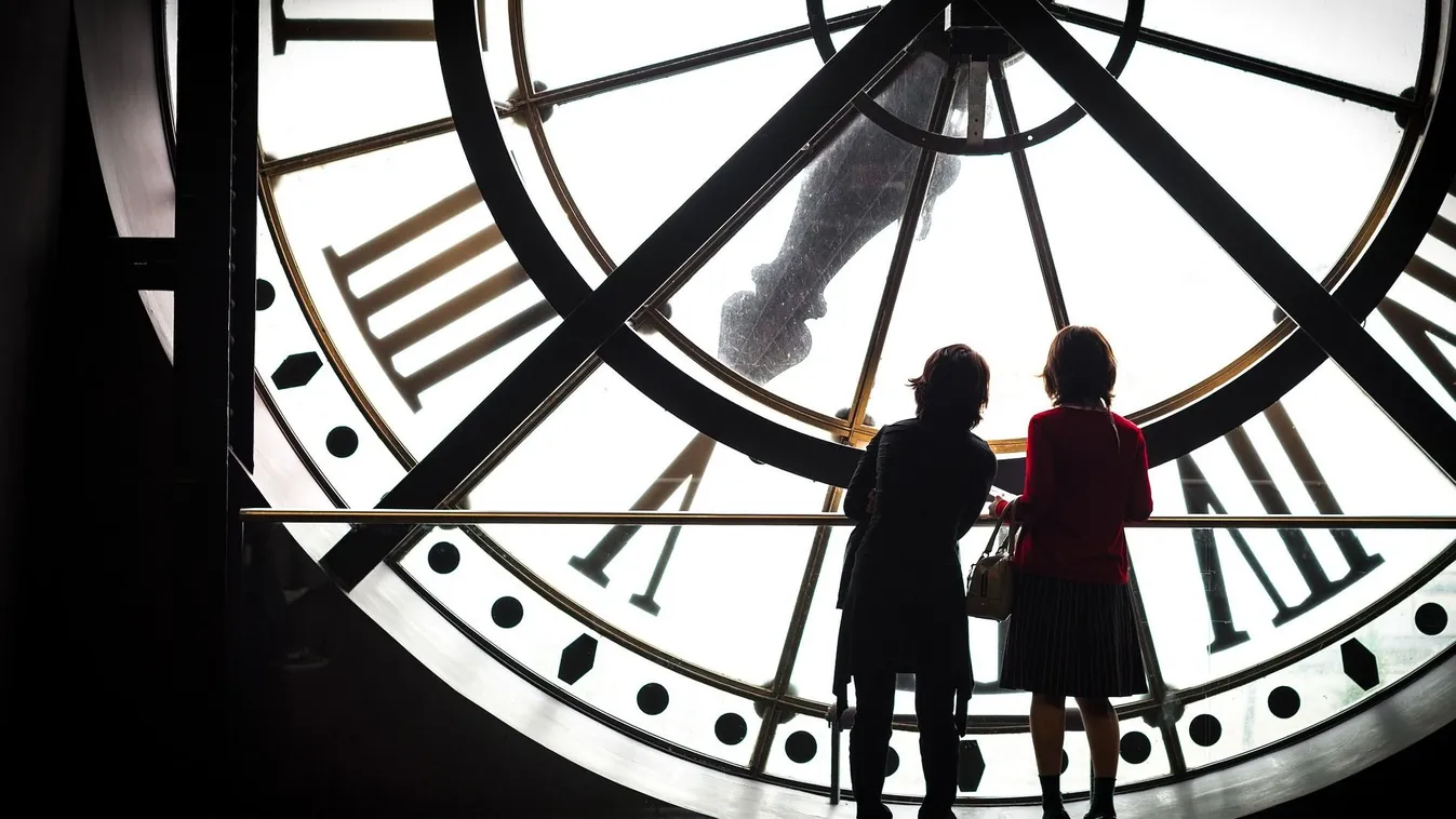 Az óraátállítás eltörlésének is keresztbe tehet a mai válság