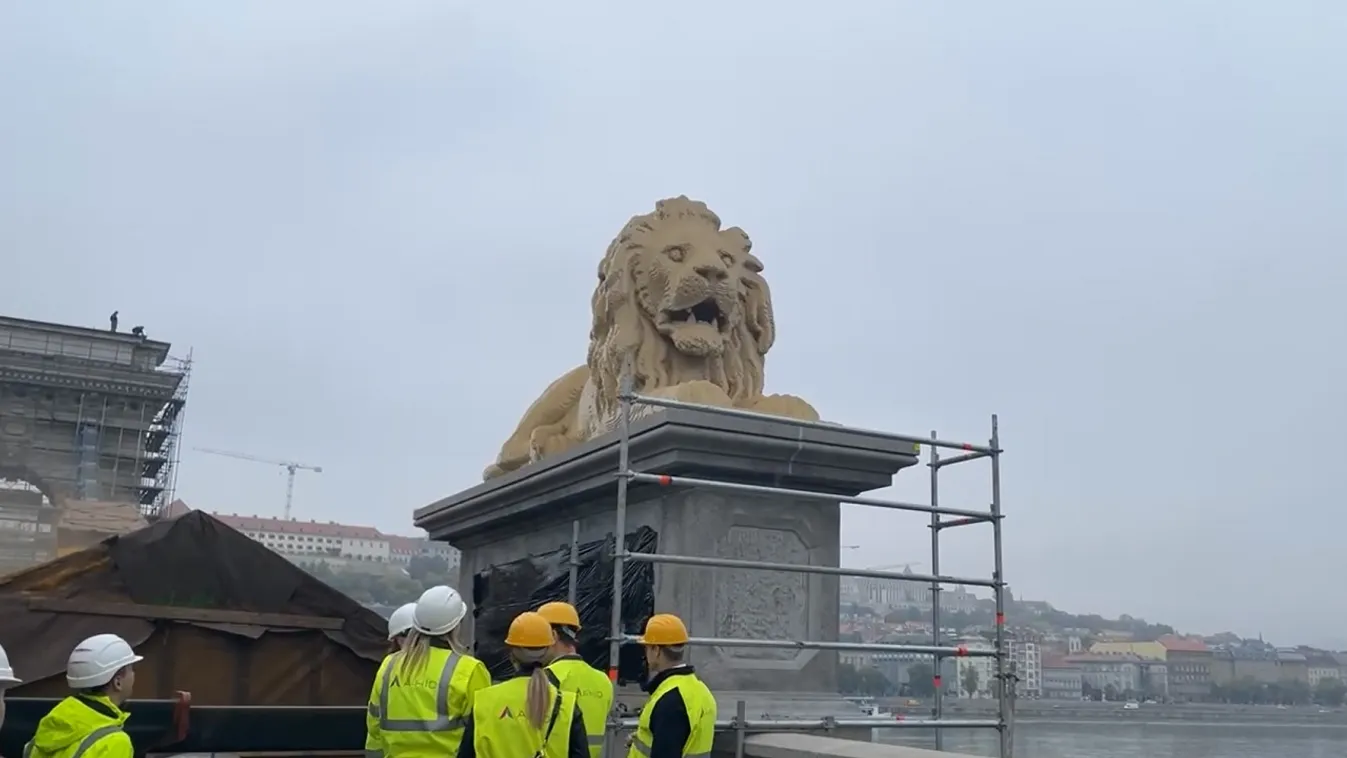 Legóból készült el a Lánchíd új oroszlánja - Videó