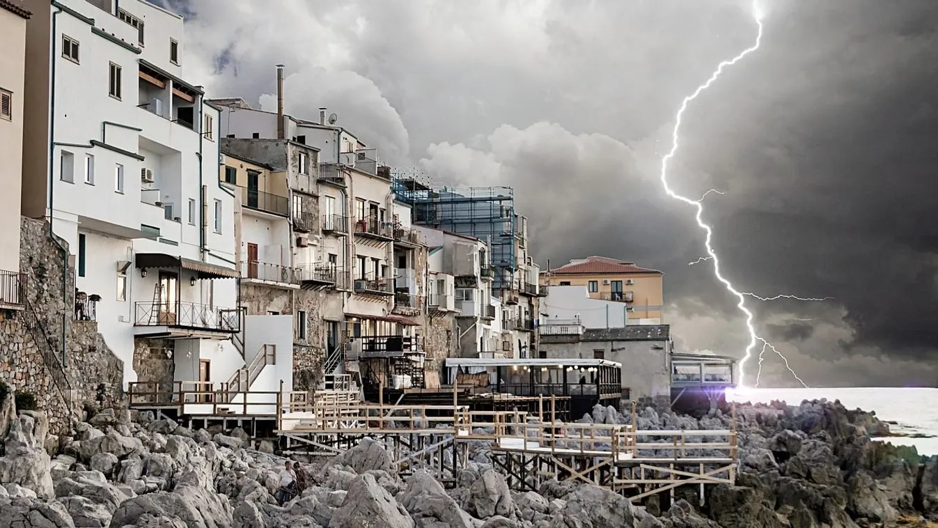 Nyaraláskor csapott le a villám a kétgyerekes anyára