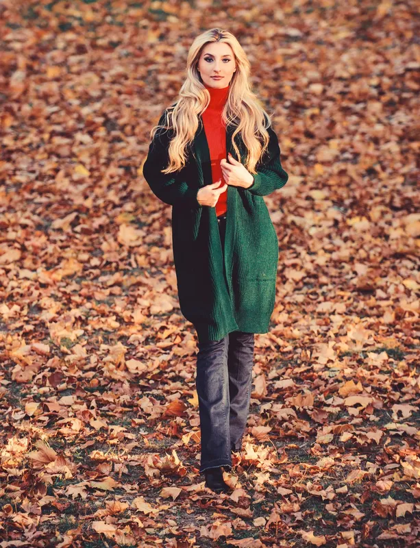 Woman,Wear,Long,Wool,Cardigan,While,Walk,In,Park.,Fall