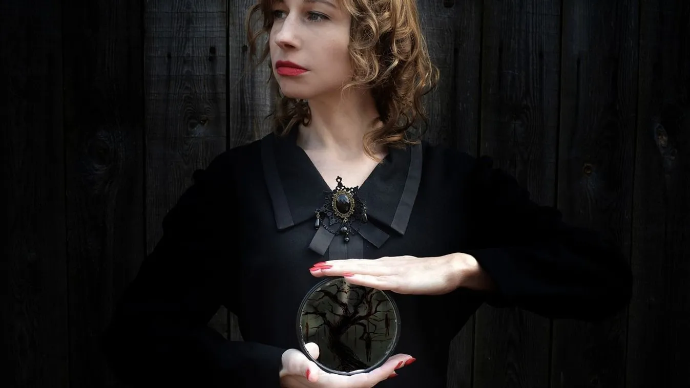 Leleplezték a spirituális terápiát vezető magyar nő titkát