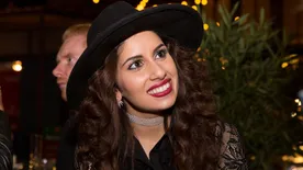 Ejha! Radics Gigi tűsarkúban mutatta meg, mit tud a focipályán - Videó