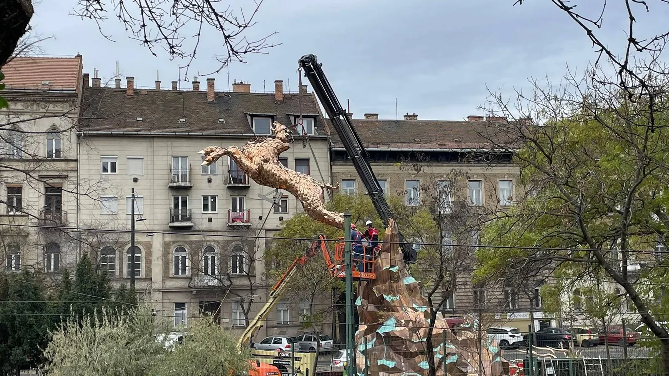 Repülő szarvast láttak a Széll Kálmán téren - Fotó