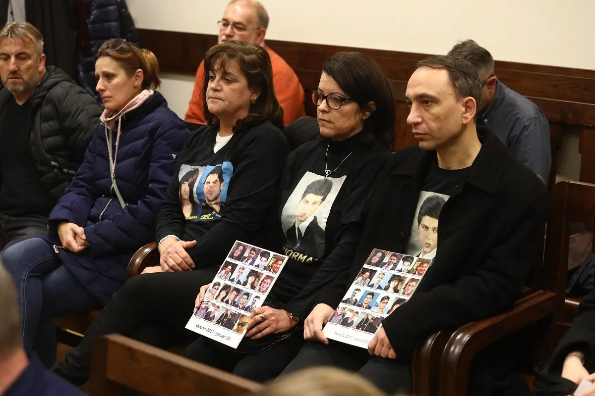 A veronai buszbaleset áldozatainak hozzátartozói