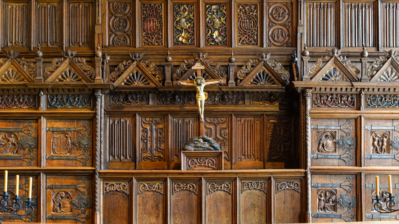 Leszedték a keresztet a münsteri városháza dísztermében