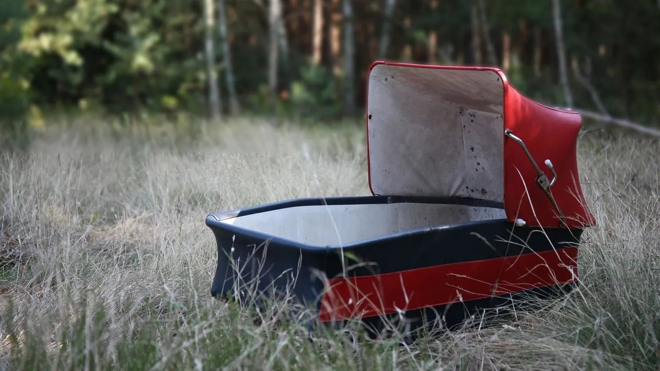 Horroranya: A 11. emeletről dobta ki egyéves kislányát