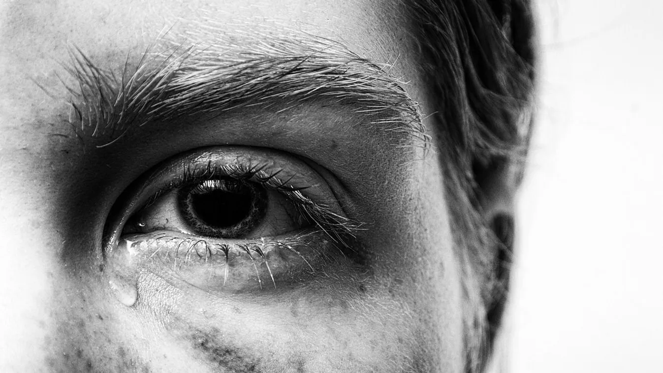 Ezt művelte az anya tinédzser lányával egy éven keresztül