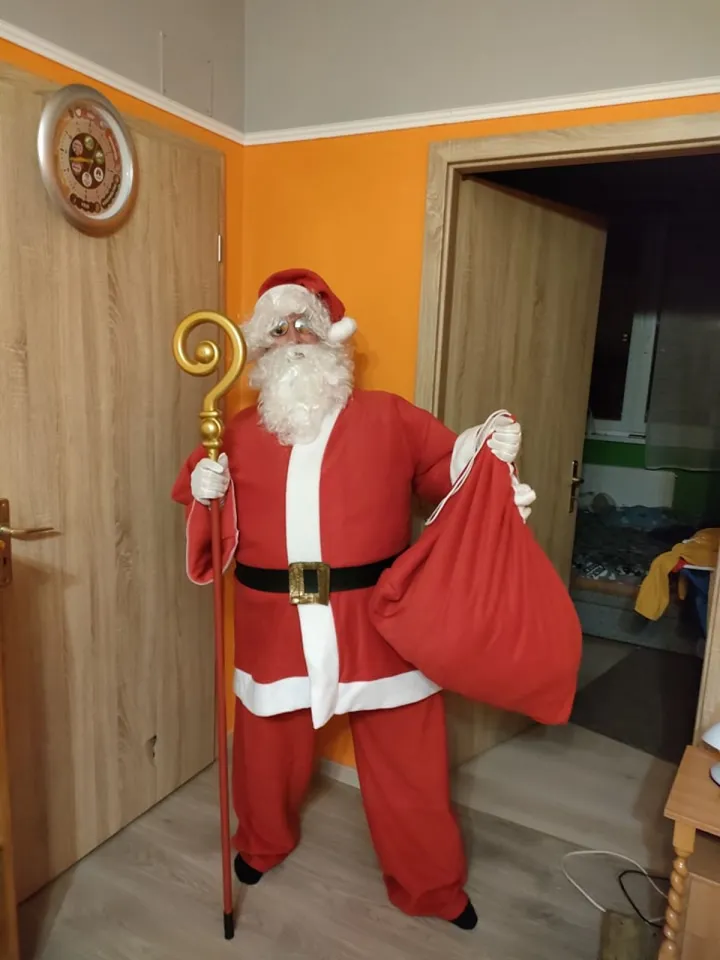 A 14 évesen Mikulásnak beöltöző Patrik, Télapó, karácsony, ünnepek,