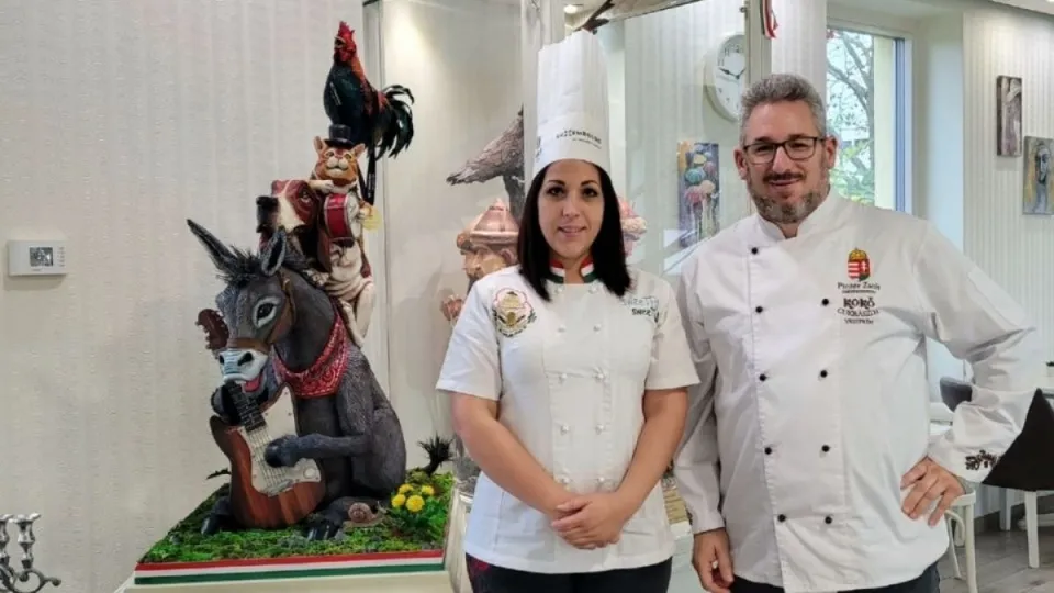 Steierlein–Reichert Míra aranyérmes cukrászművész és Pintér Zsolt, a veszprémi Kokó Cukrászda tulajdonosa