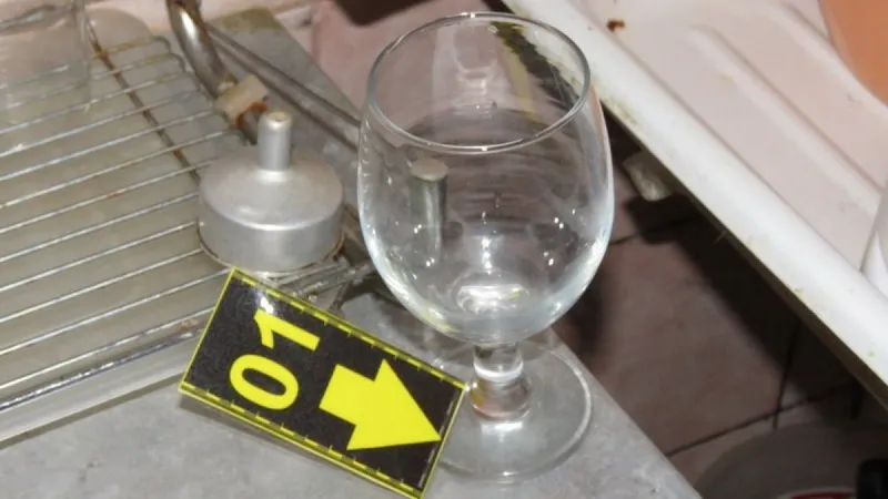 lopás, rablás, betörés, pohár, tetthely, helyszín,