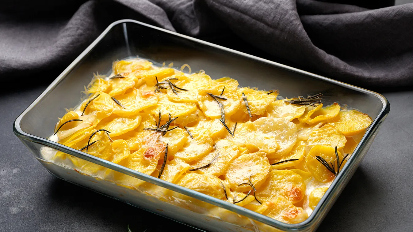 Ettől lesz sokkal finomabb a rakott krumpli