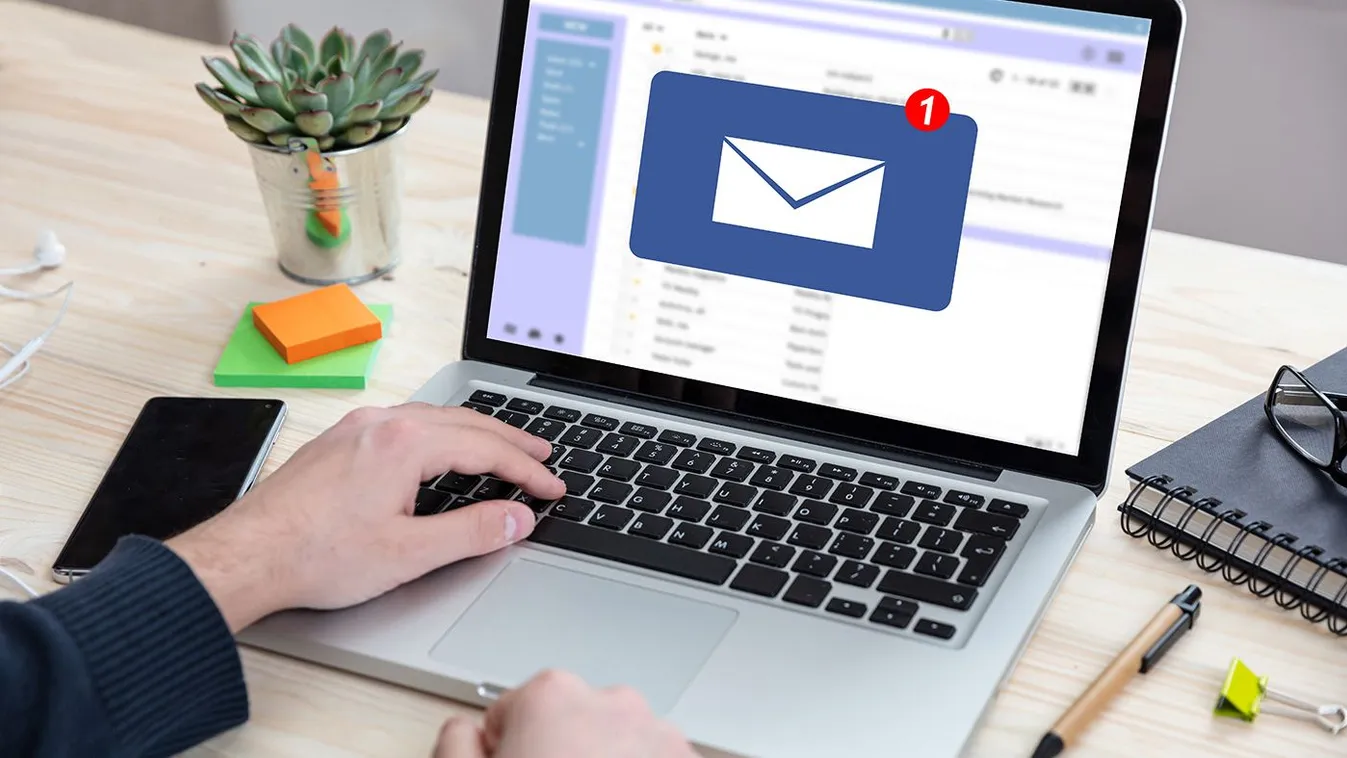 Dupla műszakra kapcsoltak a csalók - Sokan a posta nevével élnek vissza