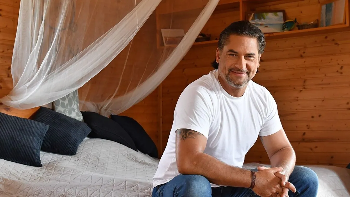 Különleges információkkal látja el rajongóit A Nagy Ő