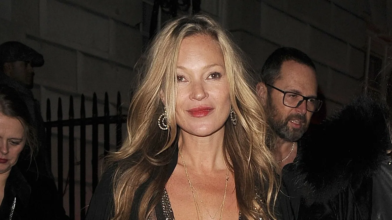 Meztelen mellekkel indult bulizni a 48 éves sztáranyuka