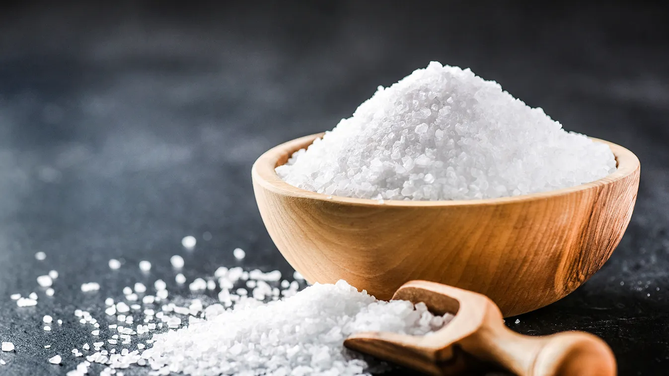 Tegyél sót és krumplit a tepsibe