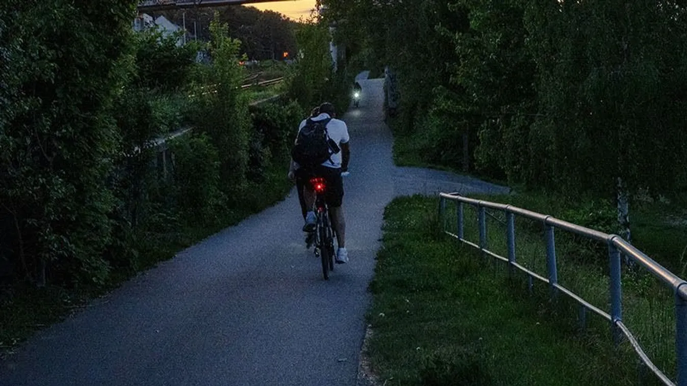 Itt osztanak ma ingyen láthatósági mellényt