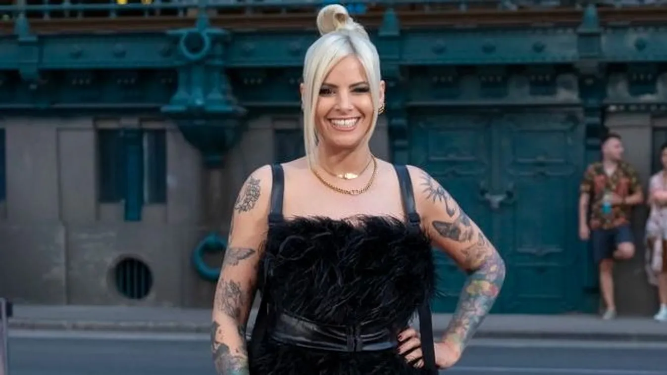 Sosem látott videó a magyar sztár esküvőjéről