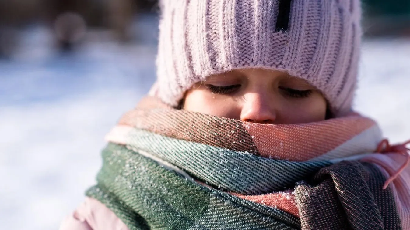 Ezért ne ültesd a gyereket kabátban a kocsiba