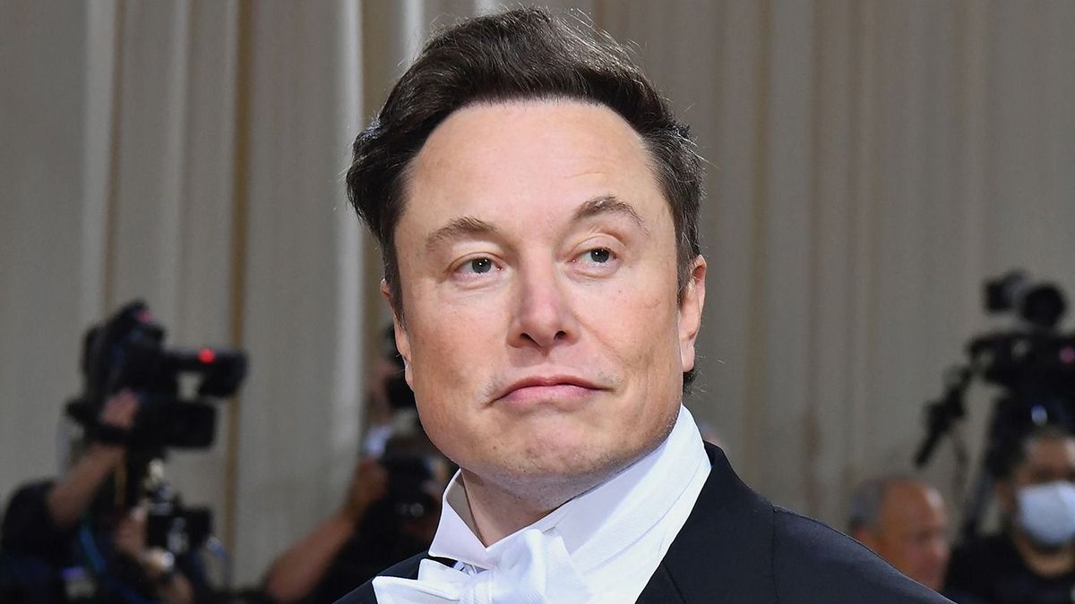 Elon Musk "olvashatatlan propagandának" nevezte az egyik legpatinásabb baloldali napilapot