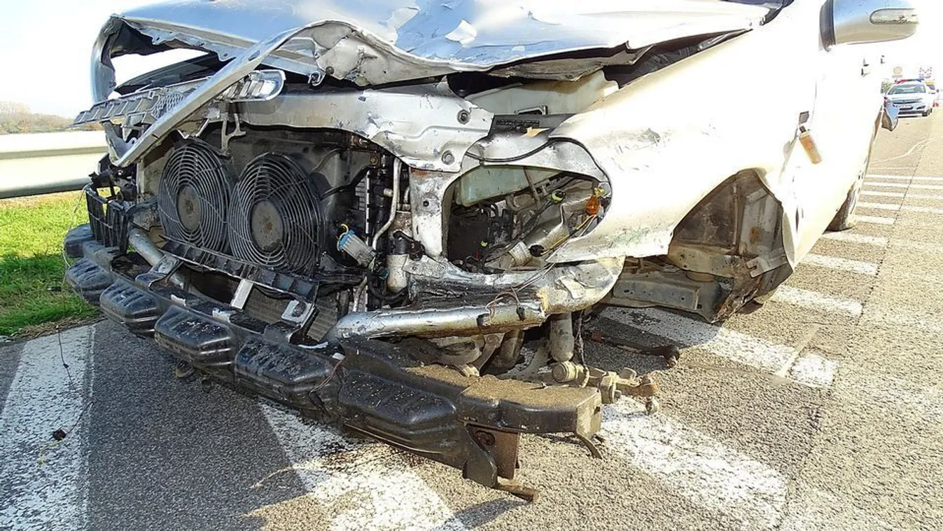 Benzinkúton bujkált az M5-ösön balesetet okozó sofőr