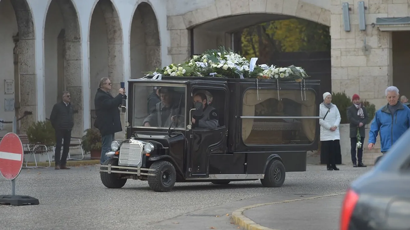 Szívszorító fotók: végső búcsút vettek Maros Gábortól