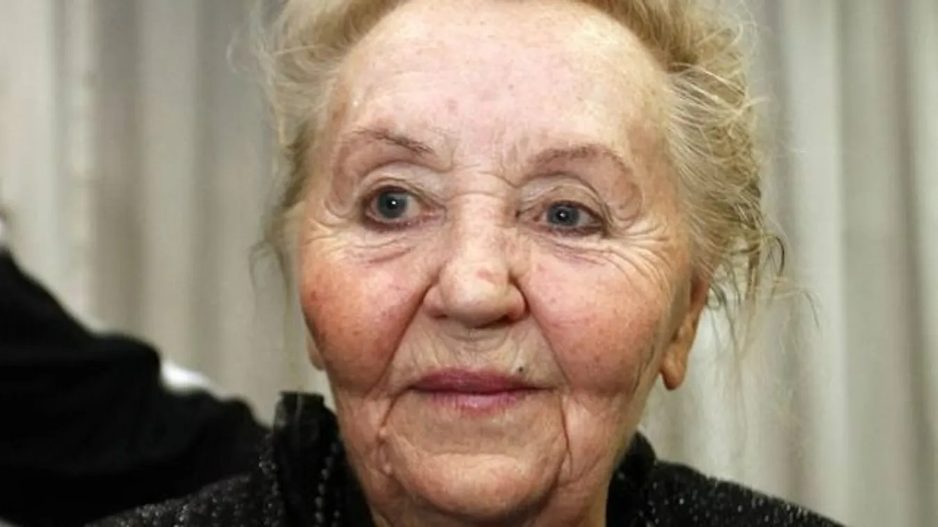 Mentő vitte kórházba Zámbó Anna nénit