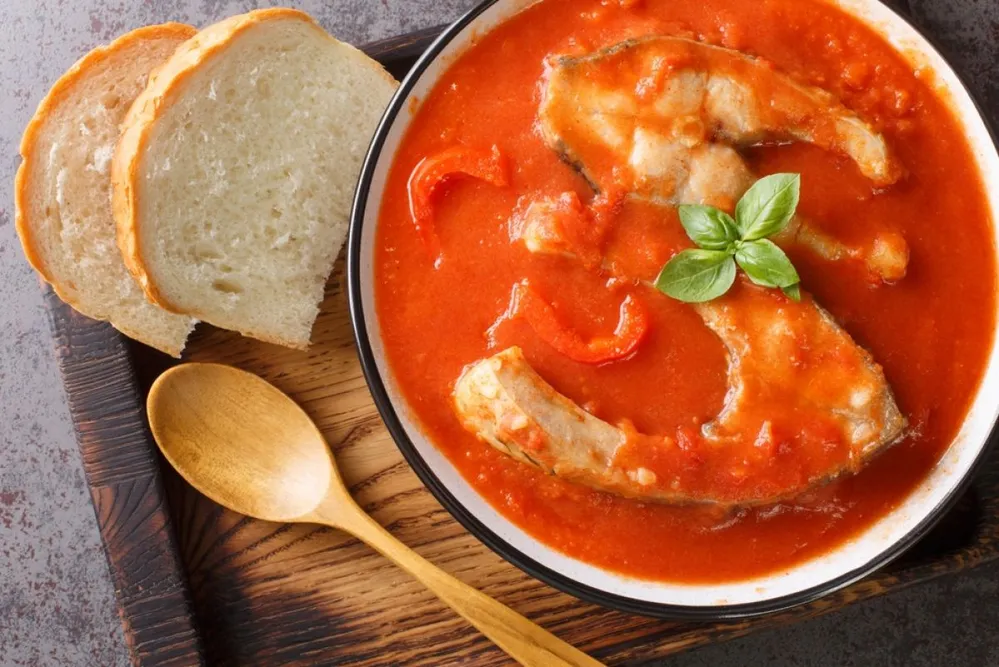 A karácsonyi asztal egyik főszereplője a halászlé.