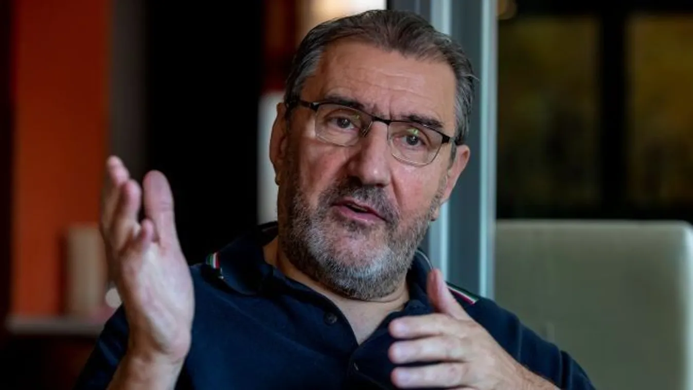 Eperjes Károly: Az egész világ Albertéknak tapsolt