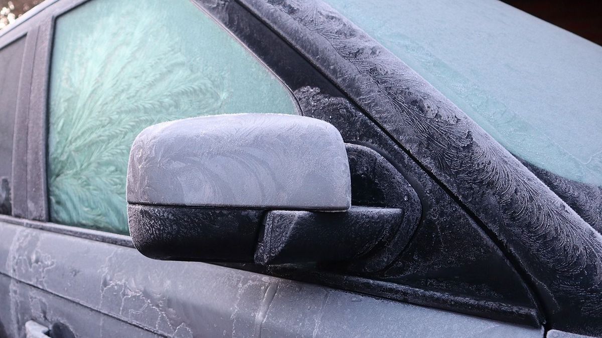 Ice,On,Car.,Frozen,Car,Glass,And,Ice,On,Windscreen
