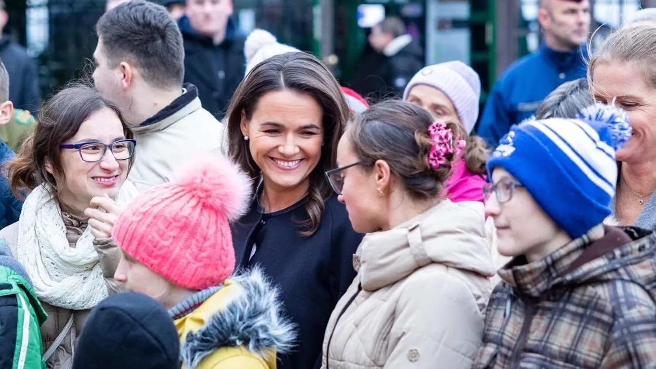 Megható: Kárpátaljai árvákat látott vendégül Novák Katalin