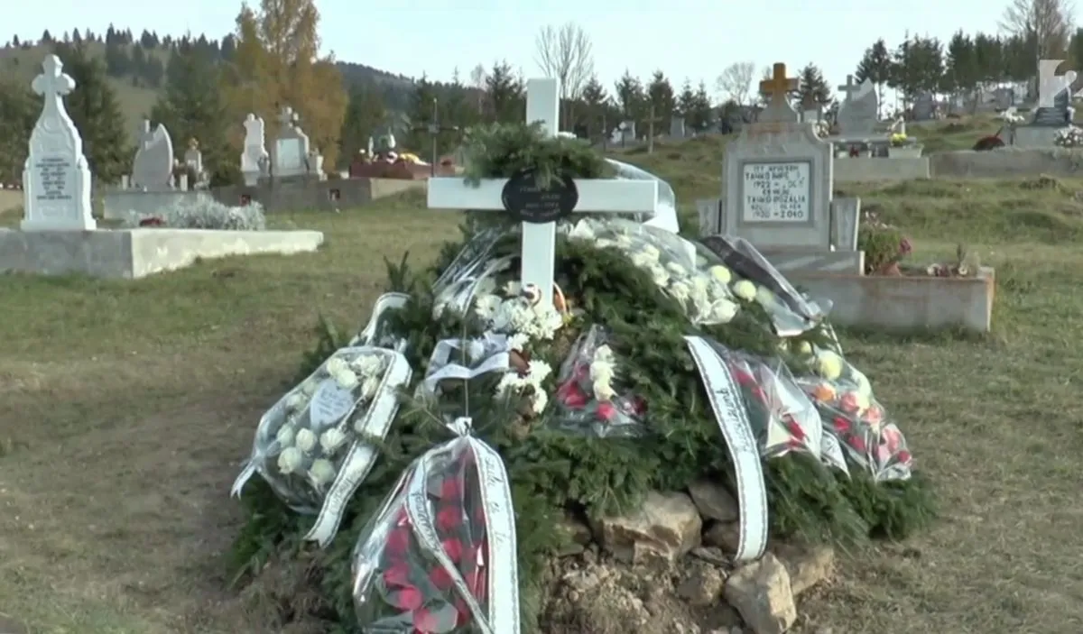 Üzent az elhunyt Áron