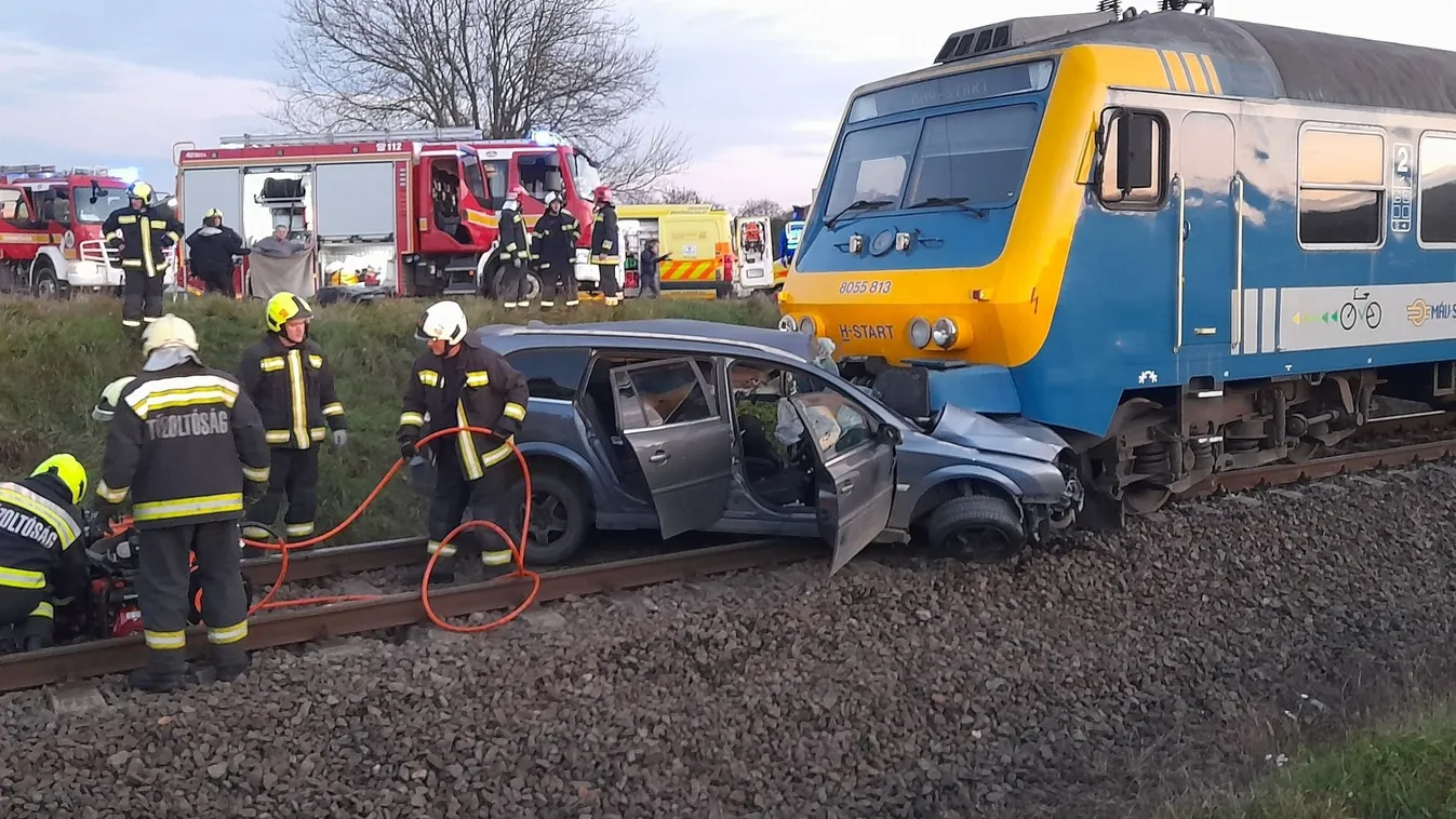 Tragikus vonatbaleset Sásdon: óvodából vitte haza gyerekeit