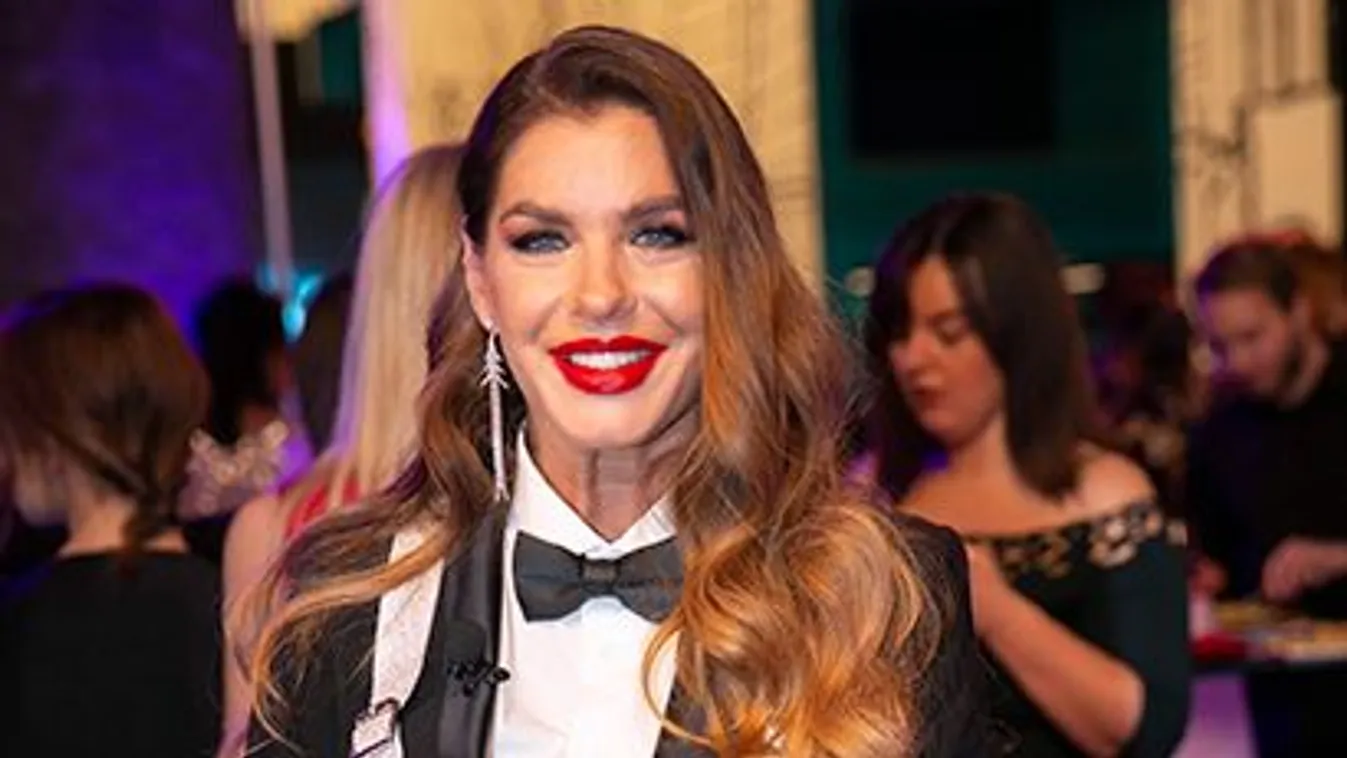 Különleges pillanat: Dér Heni megmutatta kisfia arcát