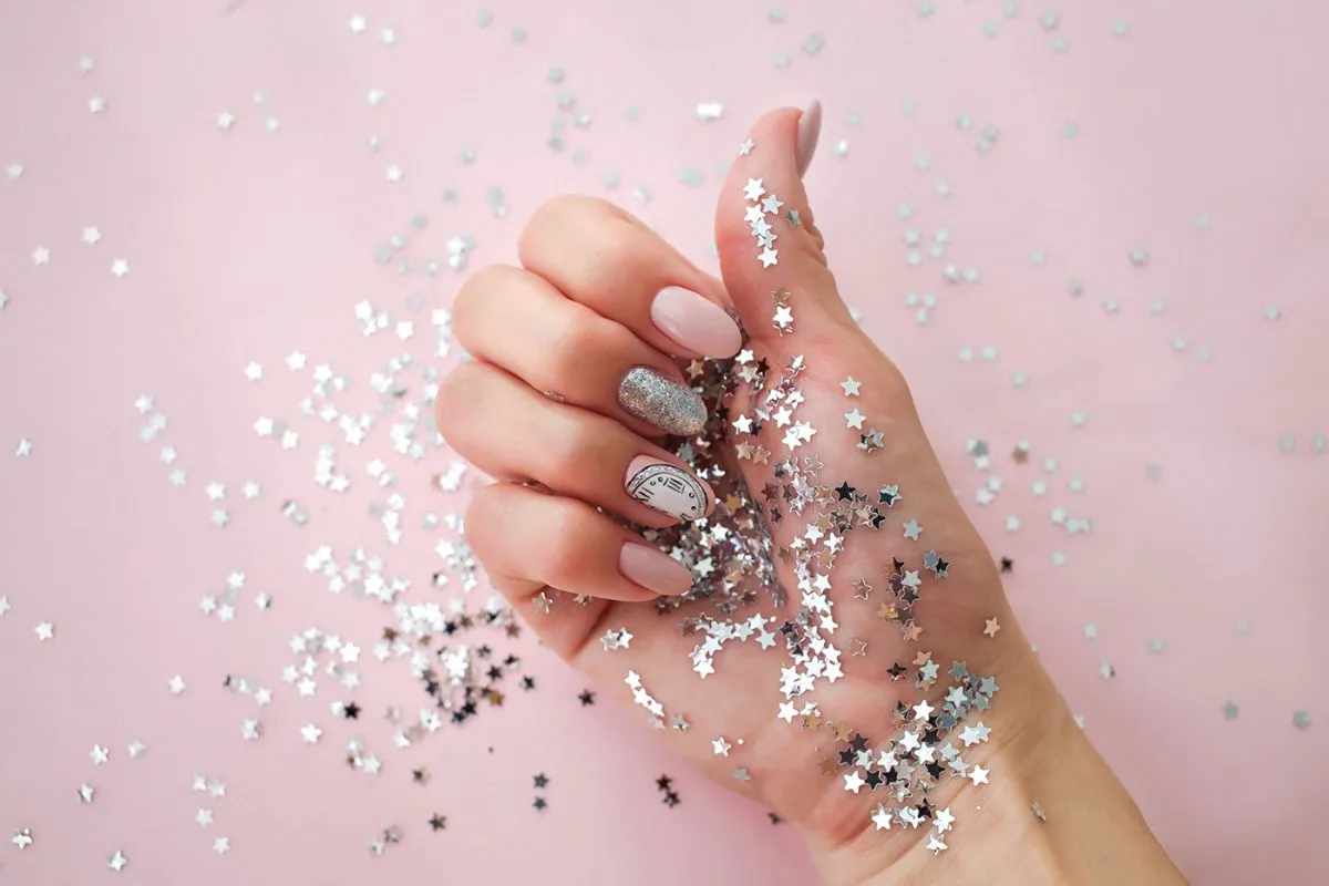 Beautiful,Female,Hand,With,Christmas,Nail,Design,On,Pink,Background.