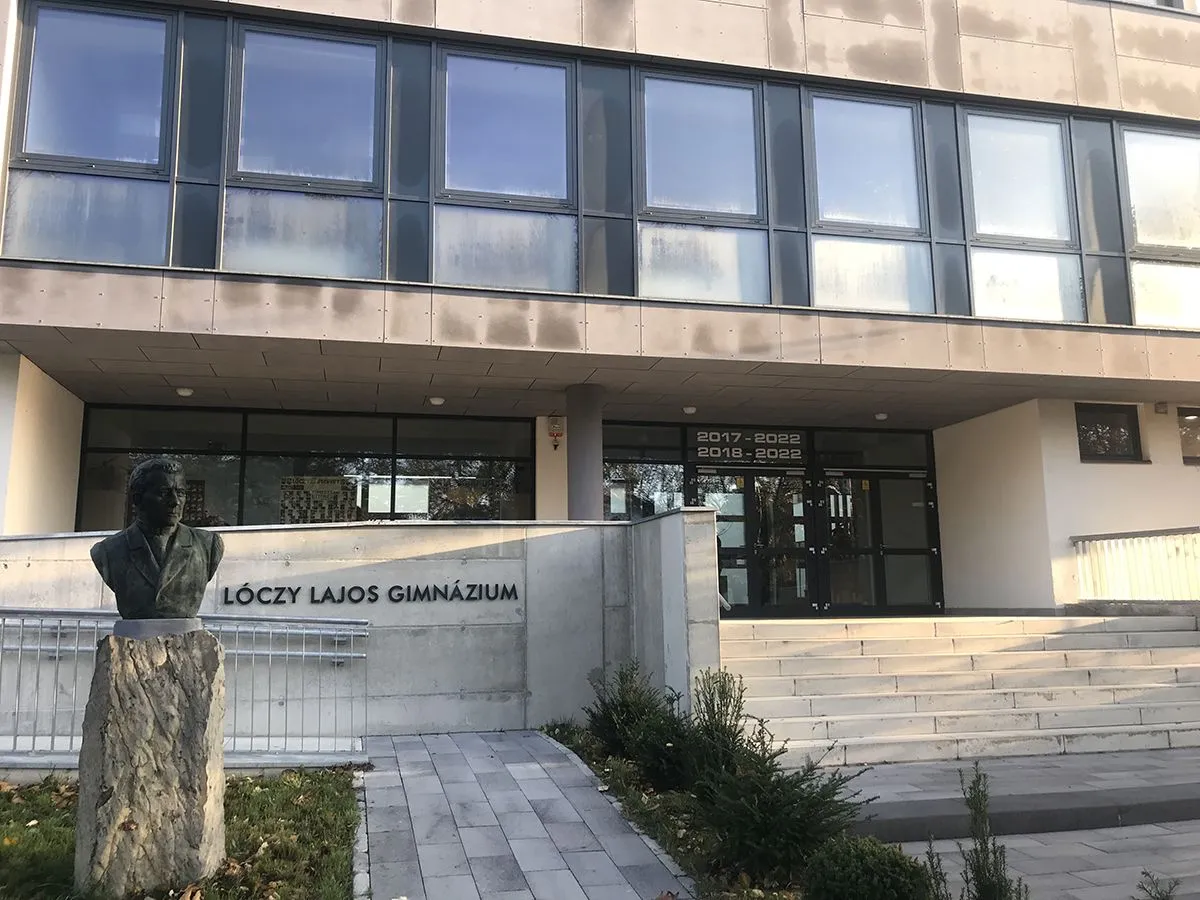 A balatonfüredi Lóczy Lajos Gimnázium épülete