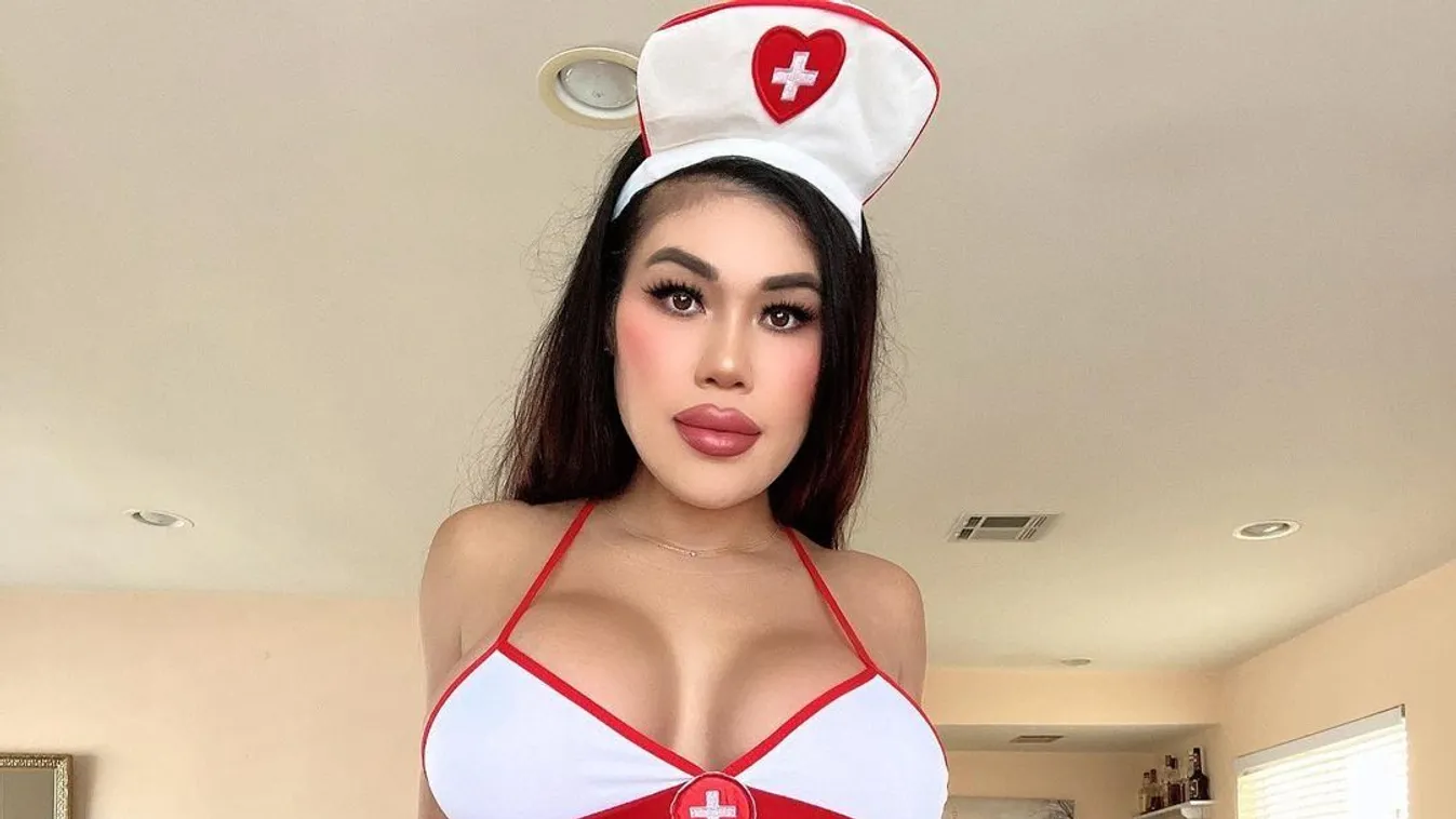 Belepirulsz, széttárt combokkal csábít az érzéki ápolónő