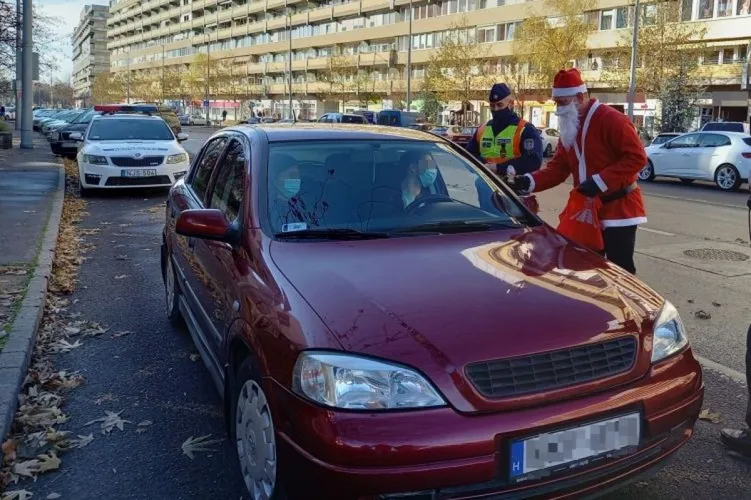 Mikulás, Télapó, rendőrség, ellenőrzés, igazoltatás,