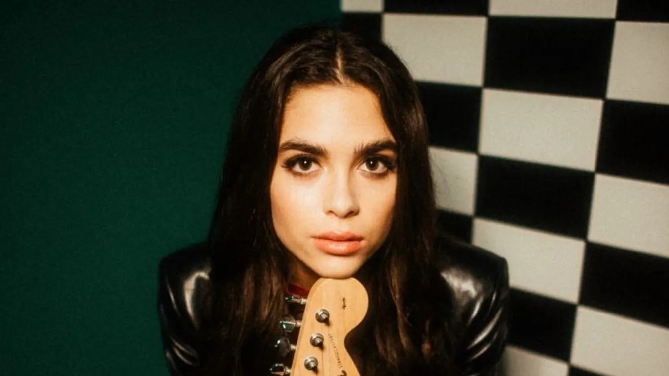 Nagy bejelentést tett a lányáról Szekeres Adrien