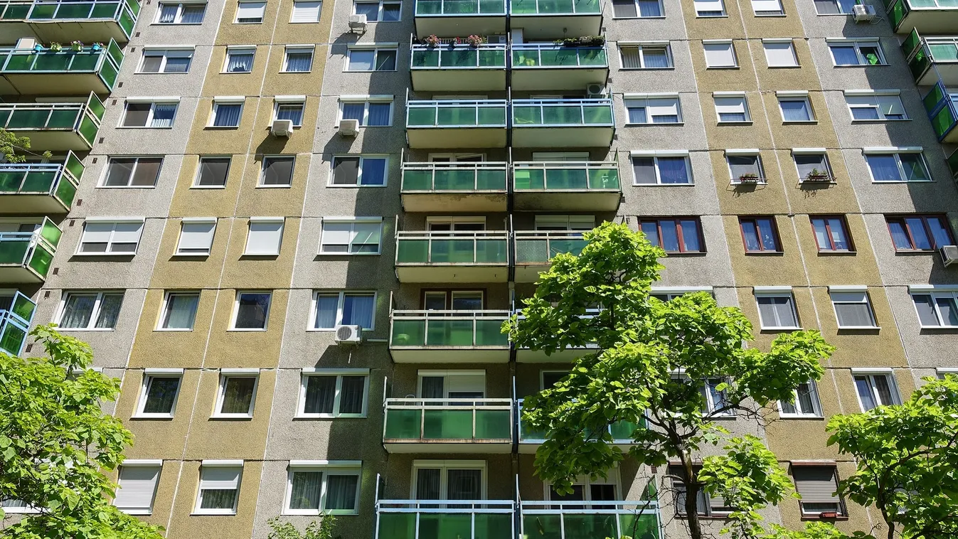 A kilencedikről akart kiugrani egy férfi Ózdon